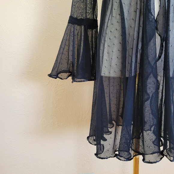 Divance | Ruffled Black Mesh Cover - Picture 5 of 9